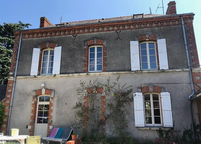 D'hotes - Ancienne Ecole St Joseph Bed and breakfast Chanzeaux