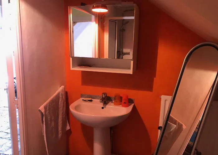 فندق مبيت وإفطار D'hotes - Ancienne Ecole St Joseph شْوَزو